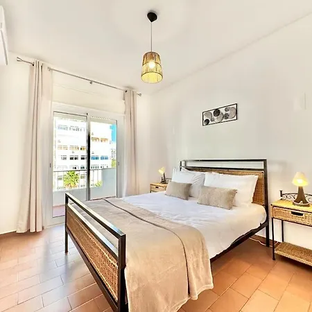 Direct Access With Sea View, Ac & Wifi Apartment